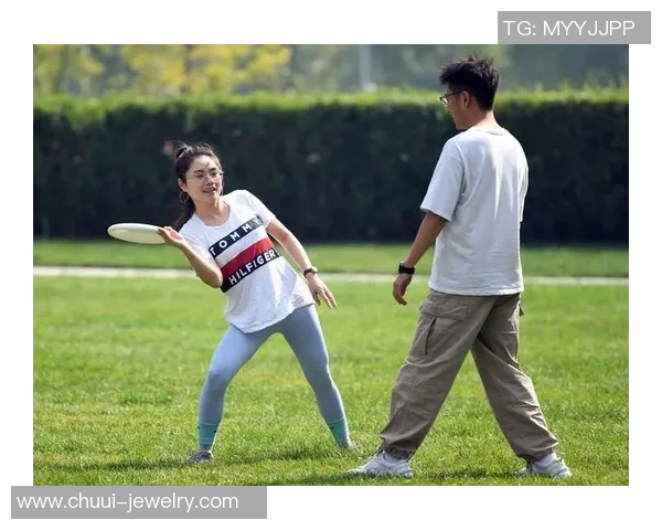 飞盘之路:杨芳的坚持与梦想在深度对话中绽放光芒 飞盘之路:杨芳的坚持与梦想在深度对话中绽放光芒